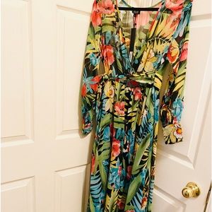 Beautiful tropical print maxi dress!